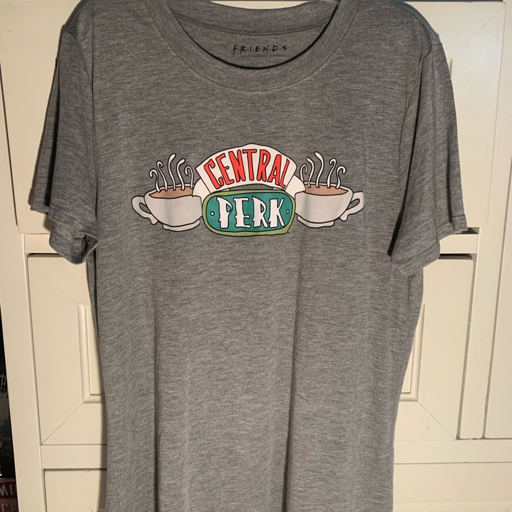 FRIENDS CENTRAL PERK T-SHIRT! WOMENS MEDIUM!